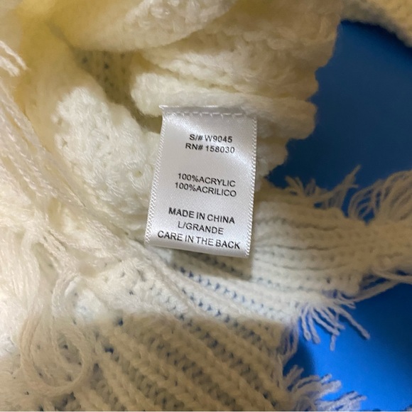 35. Kell Palmer white sweater size large - Picture 5 of 8